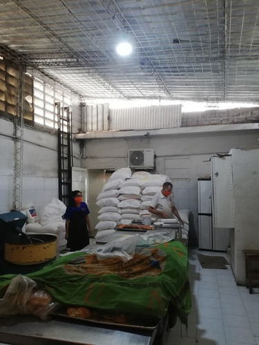 Imagen 7 de 14 de Panaderia En Plena Av Naguanagua Universidad Operativa ...diciembre ,,0424 496 01 02 Sn_lp.. 55 Mil