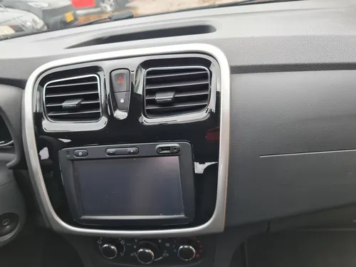 Renault Sandero Expression 1.6cc MT AA 4X2