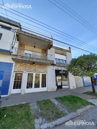 Casa De Seis Ambientes En Venta, Moron.