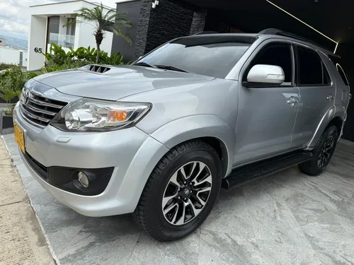 Toyota Fortuner 3.0 Sr5