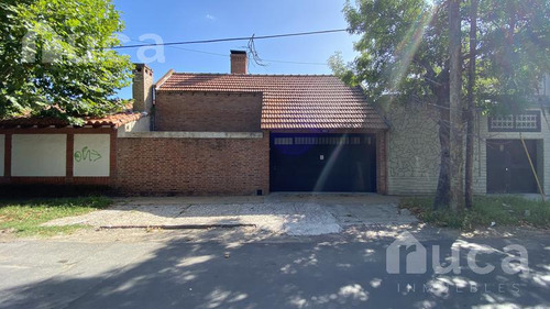 Excelente Propiedad Con Jardín Y Salida A Tres Calles Ideal Oficinas! | Dardo Rocha Al 2100