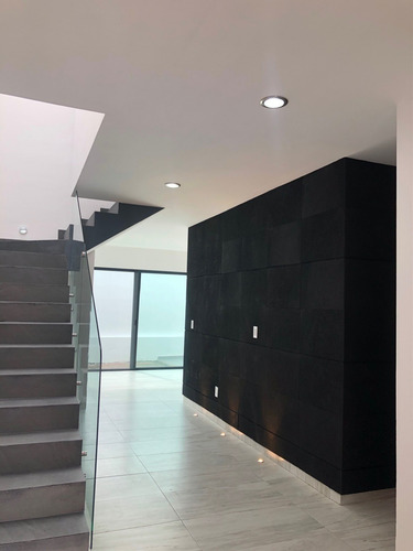 Hermosa Residencia En Venta En Solares