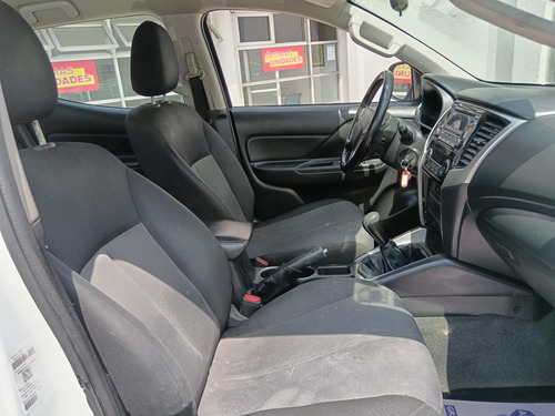 Mitsubishi L200 2.4 Cabina Doble 4x2 Mt