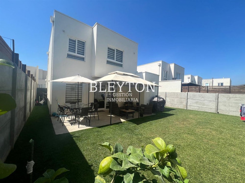 Casa En Venta De 4 Dorm. Y 3 Baños En El Rincon