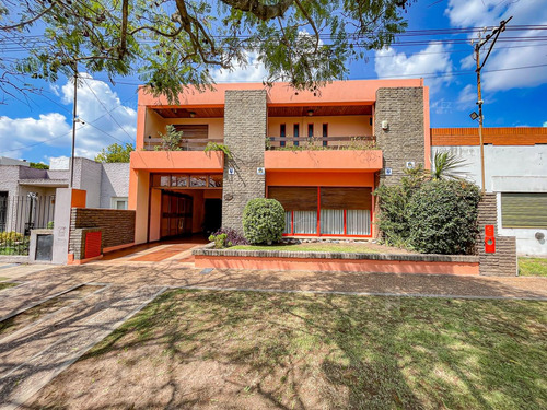 Casa Chalet  En Venta En José Maria Jáuregui, Luján, G.b.a. Zona Oeste