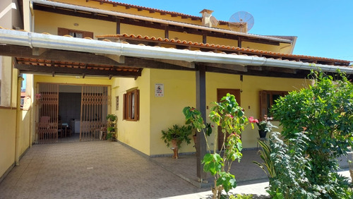 Vende-se Casa 300m Do Mar, Ampla