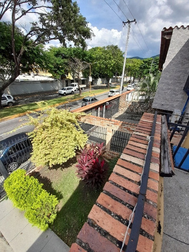 Imagen 27 de 28 de Fernando Guerrero Vende Casa Urb Trigal Sur Calle Abierta, Av Ppal Del Triga