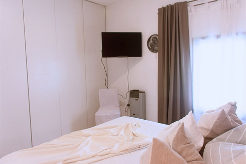 Casa En Planta Baja | 2 Dorm. | Pileta | Quincho | En Tejas 3