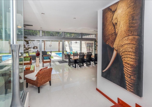 Imagen 8 de 30 de Venta Casa C/aberca, Lujo Y Gran Diseno Y Eficiencia En Play
