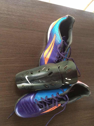Par De Chuteiras Penault N40 E Caneleiras Nike