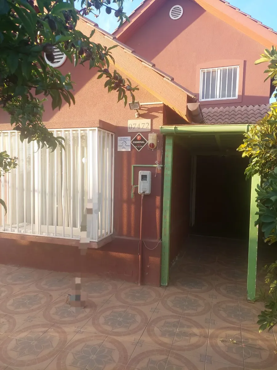 Imagen 1 de 20 de Amplia Casa 3 Dormitorios, 2 Baños Living-comedor Separados