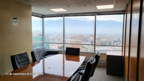 Oficina En Arriendo Cuenta Con Mobiliario