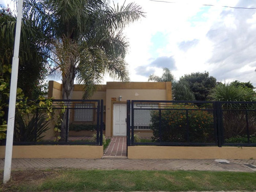 Casa 2 Dorm.en Cap.bermúdez Con Jardin Y Cochera