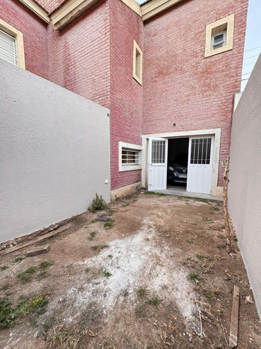 Alquiler Duplex A Metros De Av. Sabattini - 2 Dorm Con Cochera Y Patio - Veni A Verlo!