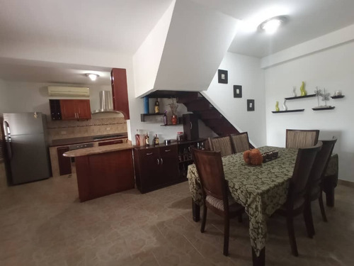 Imagen 2 de 14 de Re/max 2mil Vende Casa Quinta De 2 Pisos En Altagracia - Isla De Margarita