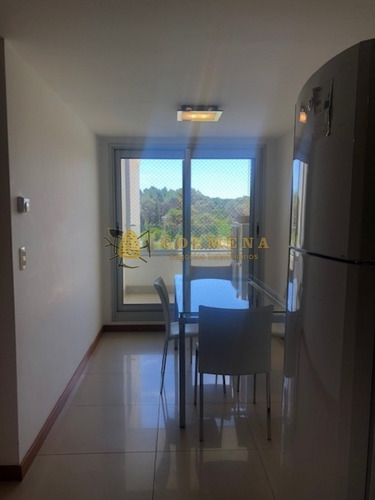 Apartamento En La Brava, De 3 Dormitorios Cuenta Con Excelentes Servicios, Vista Plena Al Mar - Consulte!!!!!!!!-ref:2383