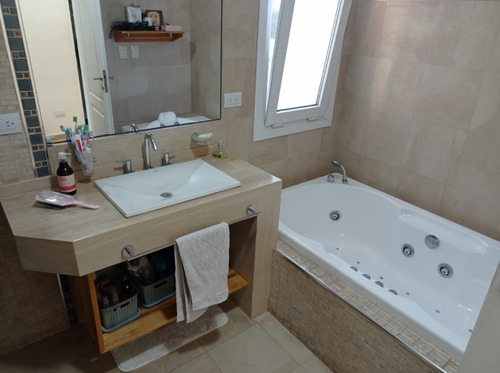 Hermosa Propiedad En Venta En El Corazón Del Barrio Privado Fincas De Iraola 1 - Con Piscina!!