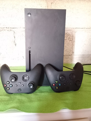 Xbox Series X 1 Ttb, 2 Controles (Usado)
