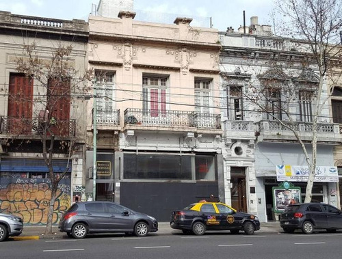 Imagen 1 de 8 de Hotel A La Venta En Once. 17 Habitaciones. Con Local En Planta Baja Y Ep.
