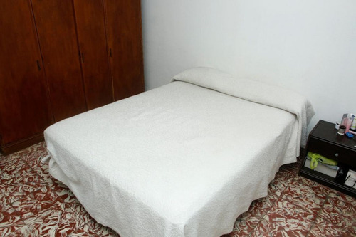 Casa En Venta De Dos Dormitorios Y Parque La Plata