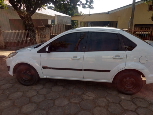 Imagem 4 de 6 de Ford Fiesta Sedan 1.6 Class