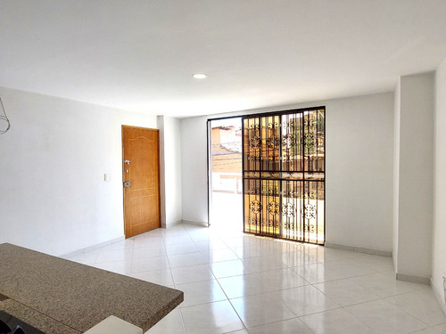 Apartamento En Venta, Segundo Piso, Itagüí Robles Del Sur - Samaria