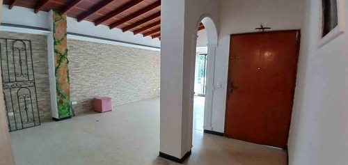 Apartamento En Arriendo Ubicado En Medellin Sector Calasanz (24115).