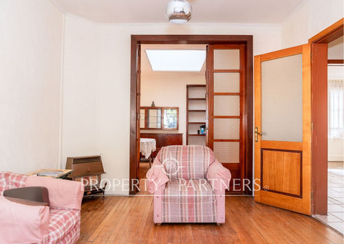 Casa Ideal Para Oficinas O Uso Comercial Por Su Ub...