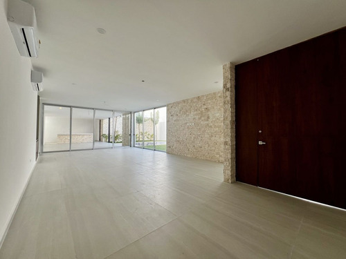 Casa En Venta En Merida, Privada El Origen, Mod 659 Con Alberca