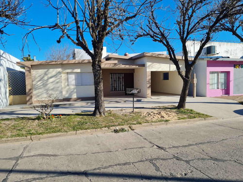 Imagen 3 de 30 de Casa Centrica En Venta En Avellaneda