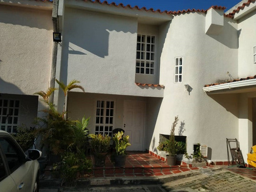 Sky Group Vende Hermoso Townhouse  Amoblado-equipado En La Urb. Villas  El Encanto El Rincon Mañongo. Luz Coelho.