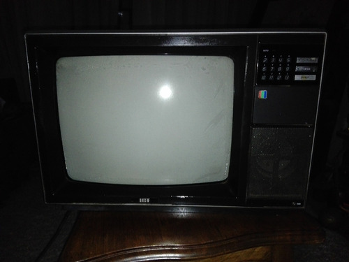 Televisor A Color Vintage Irt