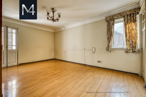Casa En Venta De 4 Dorm. En Ñuñoa