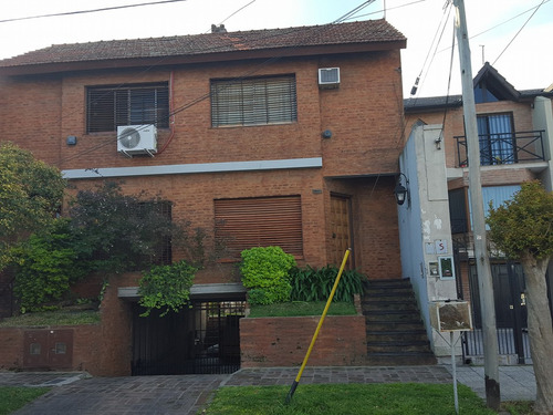 El Palomar En Venta Duplex En Muy  Buen Estado De 4 Ambientes 2 Baños Con Cochera Y Amplio Parque Al Fondo F: 7019