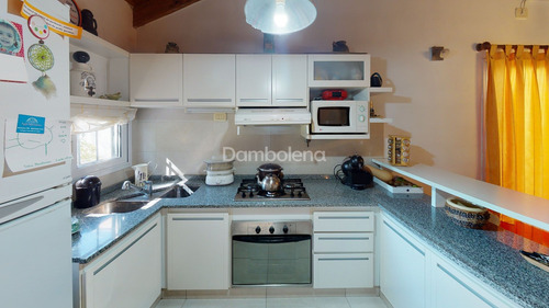 Casa Chalet En Venta O Permuta Ubicado En Francisco Álvarez, Moreno, G.b.a. Zona Oeste