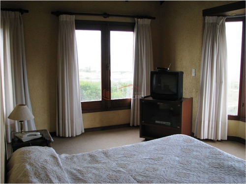 Imagen 27 de 30 de Casa De 4 Dormitorios Con Parrillero En Venta Y Venta Temporal Punta Ballena