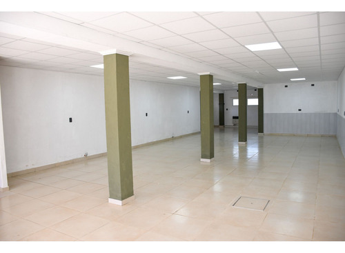Local Comercia - 130m2 - Sobre Avenida Principal - Alvarez