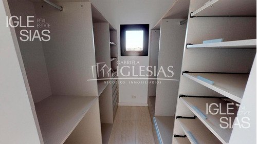 Casa Al Lago En Venta Con 4 Dormitorios En Los Lagos, Nordelta.