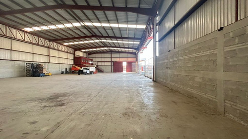Nave Industrial O Bodega Venta O Renta En Ave Principal De Xonacatlan, Límite Con Lerma.