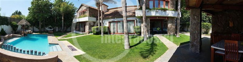Casa En Venta De 6 Dorm. En La Reina