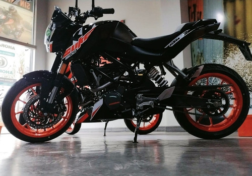 Imagen 8 de 25 de Ktm Duke 200 Blanca 0km 2023 Automoto Lanús