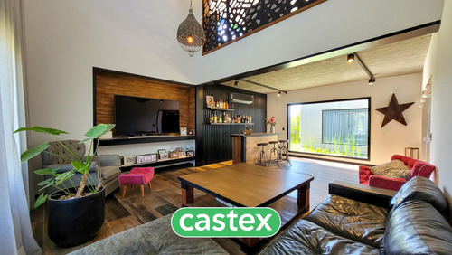 Casa A La Laguna En Venta En Vistas, Puertos