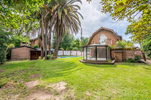 Casa Con Excelente Lote En La Horqueta, A Pocas Cuadras Del Colegio Newman.