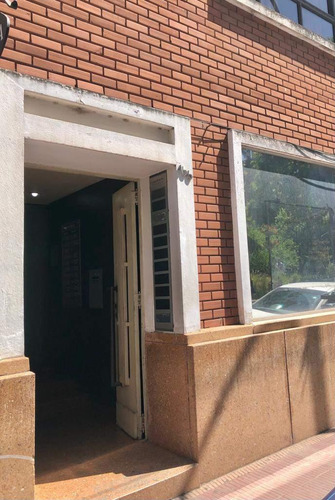 Oficina En Venta En Zona Centro De Cuatro Ambientes
