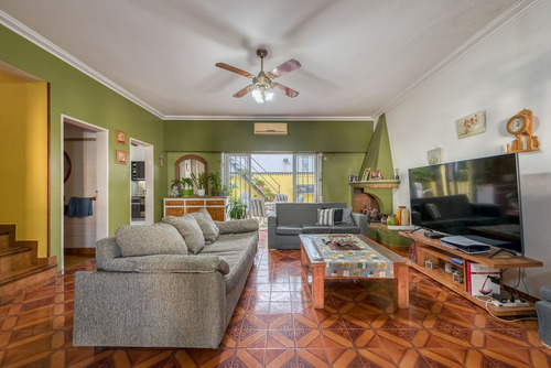 Venta Casa 5 Dormitorios En Boedo Cochera Patio