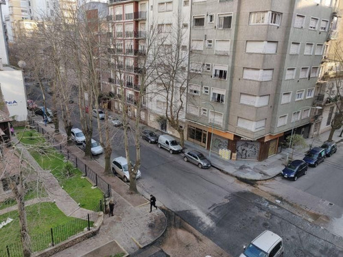 Imagen 7 de 13 de 2 Amb Con Balcón A La Calle, Zona Guemes