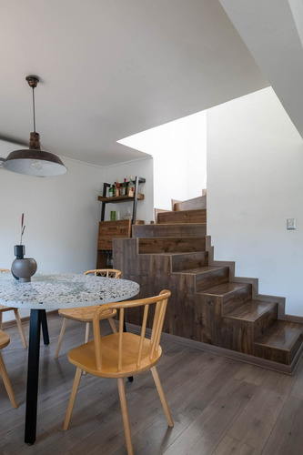 Impecable Casa Remodelada Pareada (almendros)