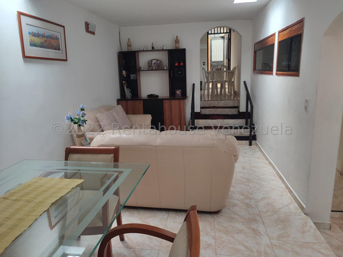 Casa En Venta En El Cafetal Cda 23-3948 Yf