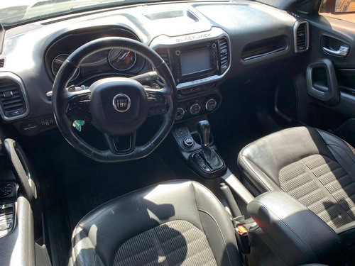 Imagen 7 de 10 de Fiat Toro Volcano Black Jack Modelo 2018