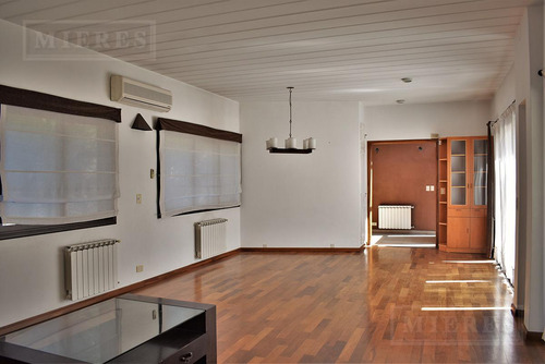 Casa En Venta En Santa María De Los Olivos